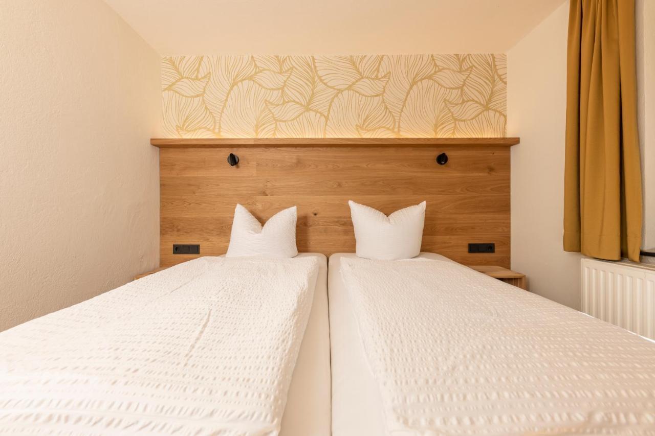 Pension Gulla - Ferienhaus Appartements B&B นอยชติฟ อิม ชตูไปทัล ภายนอก รูปภาพ