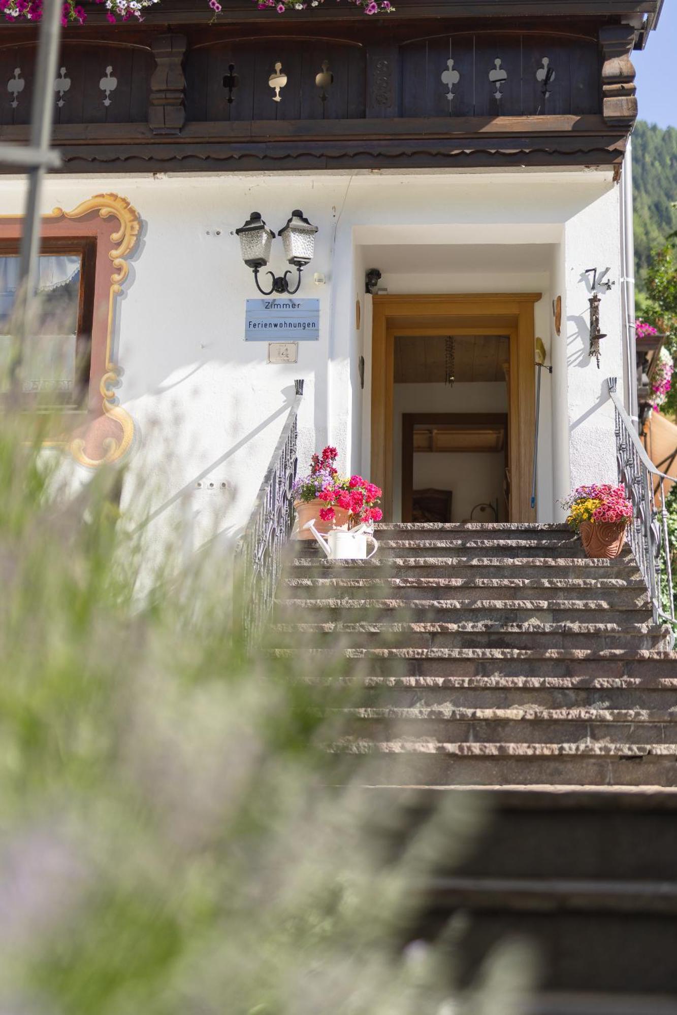Pension Gulla - Ferienhaus Appartements B&B นอยชติฟ อิม ชตูไปทัล ภายนอก รูปภาพ