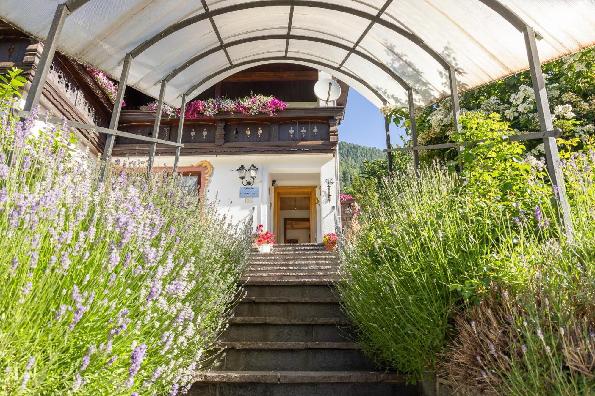 Pension Gulla - Ferienhaus Appartements B&B นอยชติฟ อิม ชตูไปทัล ภายนอก รูปภาพ