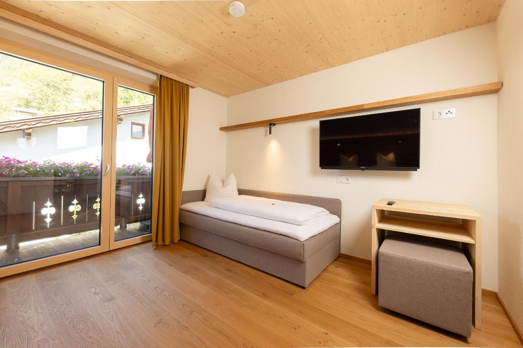 Pension Gulla - Ferienhaus Appartements B&B นอยชติฟ อิม ชตูไปทัล ภายนอก รูปภาพ