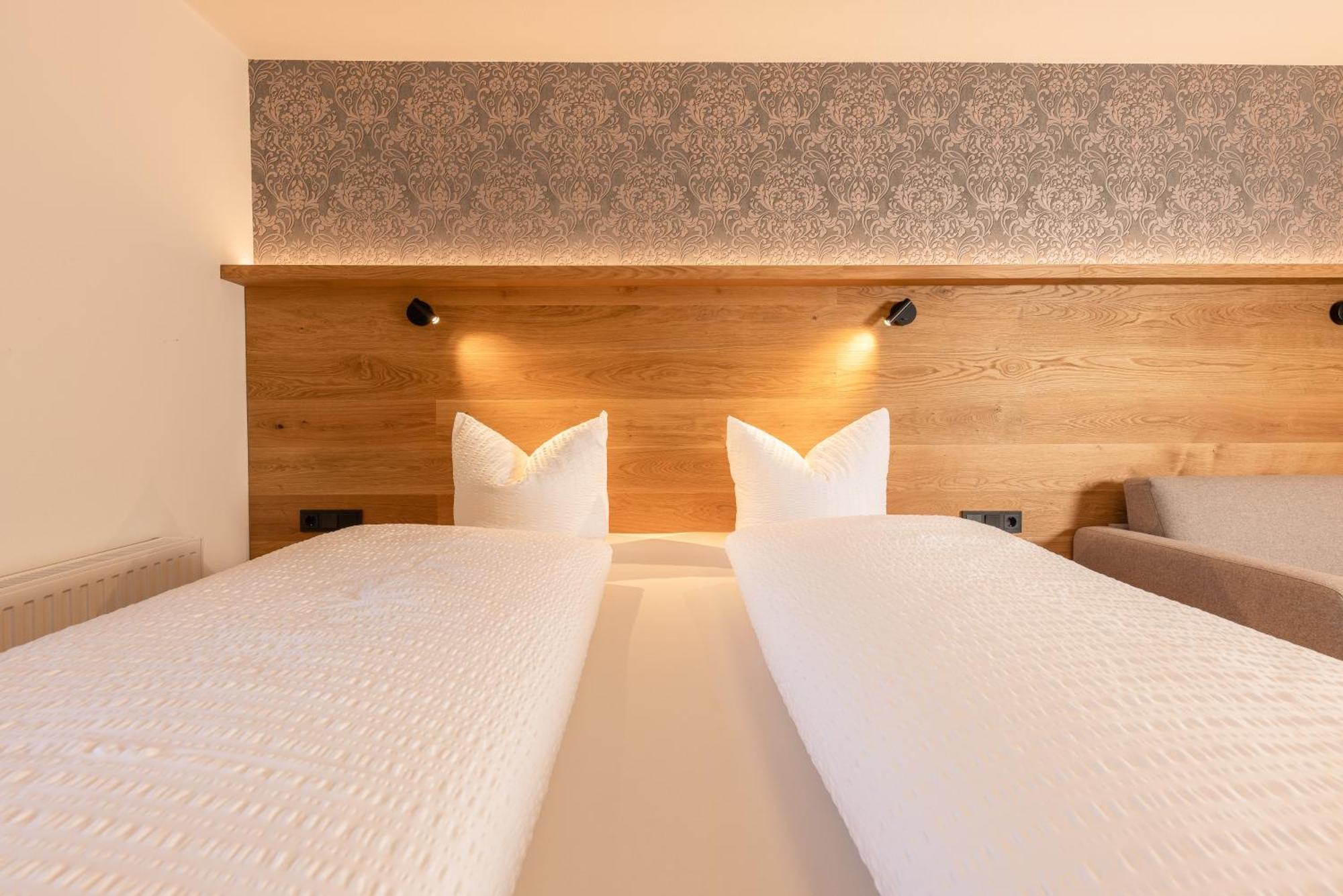 Pension Gulla - Ferienhaus Appartements B&B นอยชติฟ อิม ชตูไปทัล ภายนอก รูปภาพ